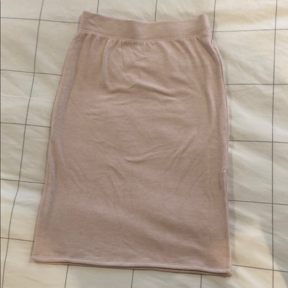 GAP Jersey/knit pale pink skirt.